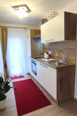 Fridge, oven, cookware/dishes/utensils - Tinyhouse am Neusiedlersee by Interhome (Fertõrákos)
