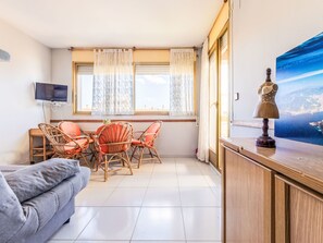 TV - Cavet Mar by Interhome (Cambrils)