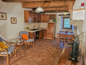 Interior - Wohnung in einem historischen Steinhaus by Interhome (Pratovecchio)