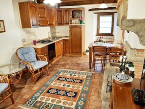 Refrigerador, horno y utensilios de cocina 