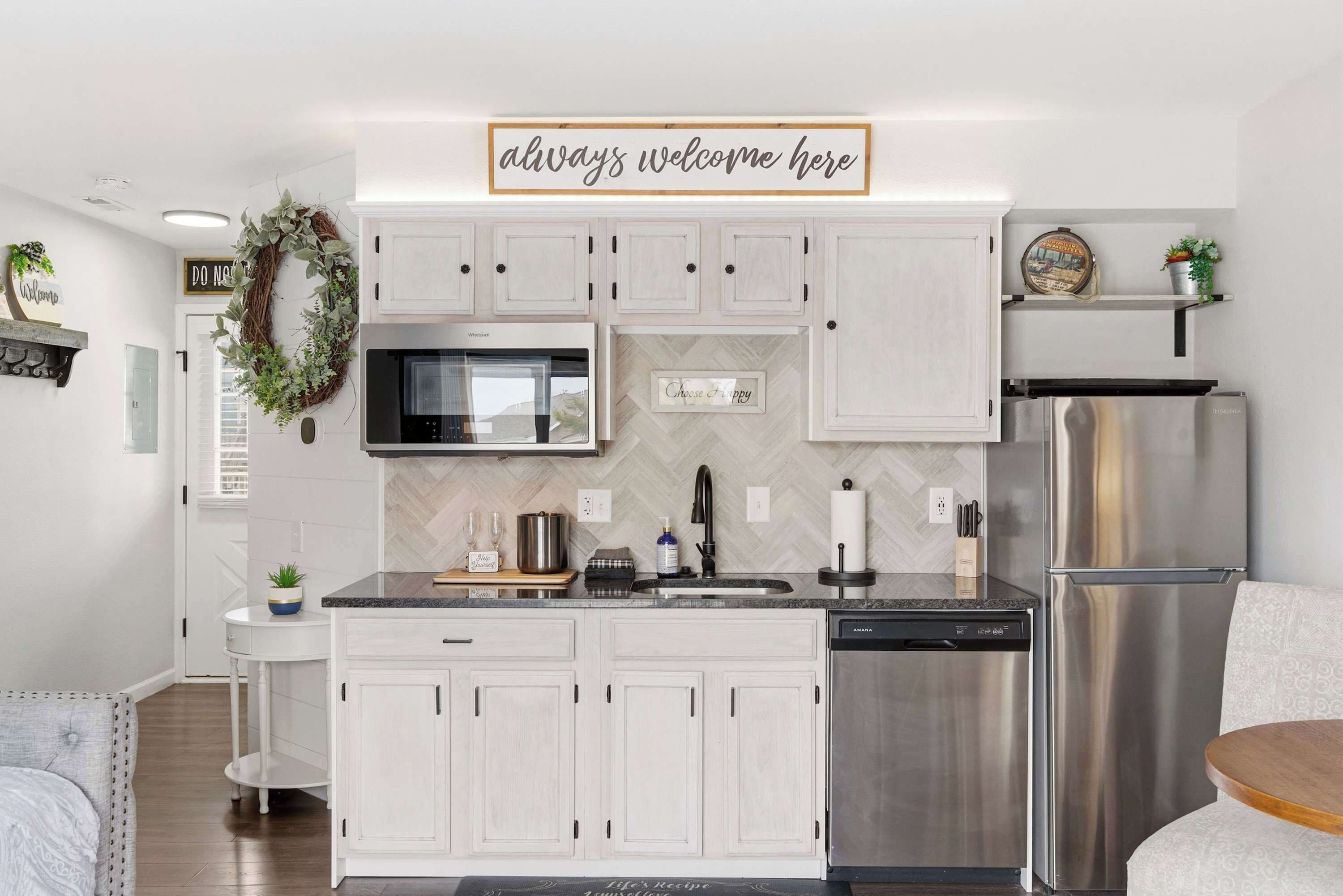 Studio Suite, Multiple Beds, Balcony, Garden View (TaneyCoMo Topia) | Private kitchen | Dining tables