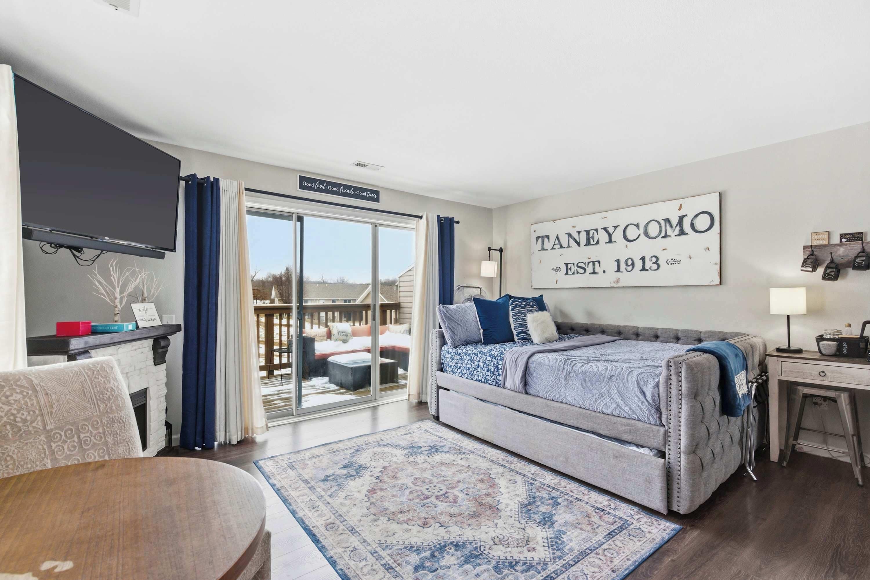 1 غرفة نوم وبديكورات فريدة لكل غرفة وطراز فريد لكل وحدة وملاءات أسرّة