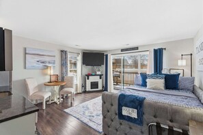 1 غرفة نوم وبديكورات فريدة لكل غرفة وطراز فريد لكل وحدة وملاءات أسرّة