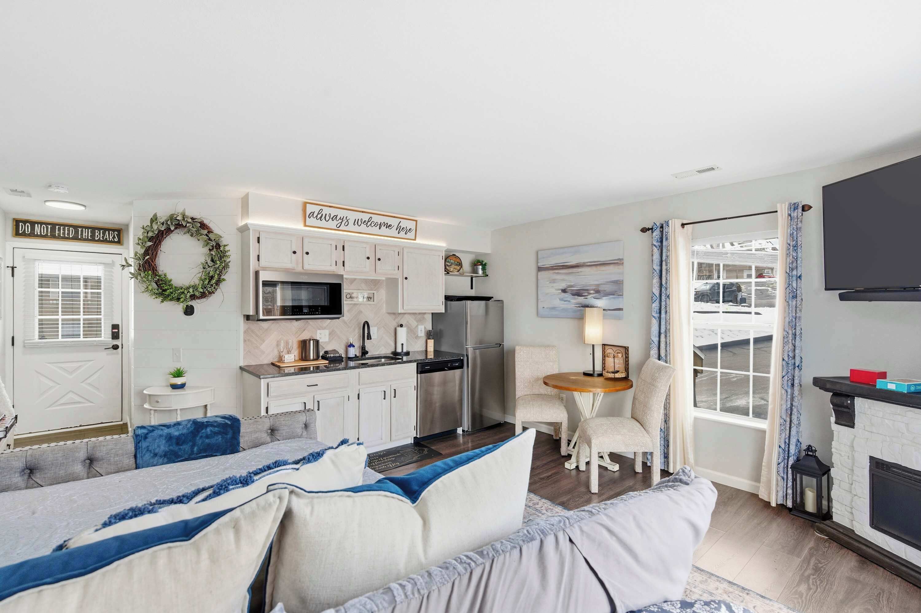 Suite Studio, plusieurs lits, balcon, vue jardin (TaneyCoMo Topia) | Coin séjour