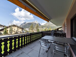 Outdoor dining - Wohnung "Chesa Guardaval 10" by Interhome (Silvaplana-Surlej)