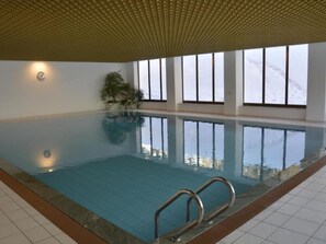Pool - Wohnung "Chesa Guardaval 10" by Interhome (Silvaplana-Surlej)