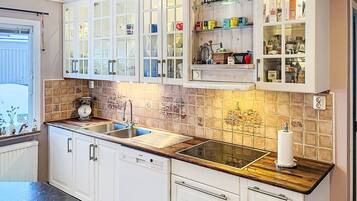 KylskÄp, mikrovÄgsugn, ugn och diskmaskin