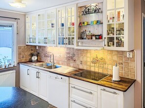 Kylskåp, mikrovågsugn, ugn och diskmaskin