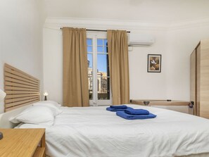 4 bedrooms, desk, Internet - Rocafort - Plaza España by Interhome (Barcelona)