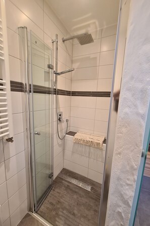 Towels - Kraxler Single by Interhome (Weißenstadt)