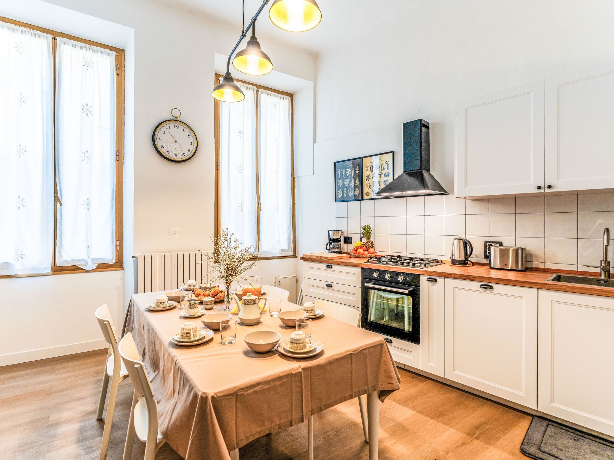 Fridge, oven, dishwasher, cookware/dishes/utensils