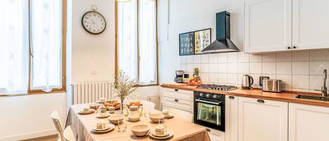 Fridge, oven, dishwasher, cookware/dishes/utensils