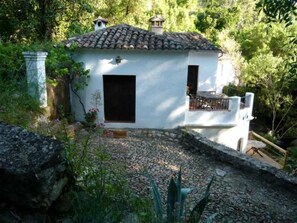 Exterior - mit Terrasse in der Nähe eines Wasserfalls by Interhome (Sierra de Cádiz / Grazalema)