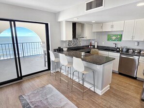 Microwave, coffee/tea maker - Direct oceanfront 2 bedroom, 2 bathroom corner condo! 94001304 (Ocean City)
