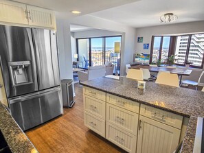 Interior - Direct oceanfront 2 bedroom, 2 bathroom corner condo! 94001304 (Ocean City)