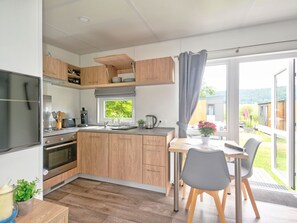 Fridge, oven, cookware/dishes/utensils - Tiny Haus Carpe Diem by Interhome (Beilngries)