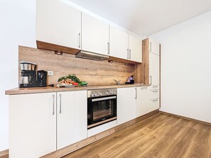 Fridge, oven, dishwasher, cookware/dishes/utensils - Alpenlodge Gaißhorn by Interhome (Lechbruck am See)