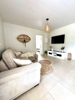 TV - Hibis Bay_Maison avec piscine privée au Morne Rouge (Le Morne-Rouge)