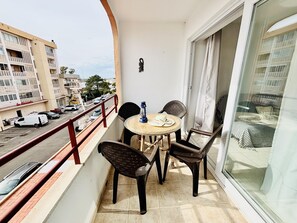 Outdoor dining - Studio with Wifi for 2 in Roses (Roses)