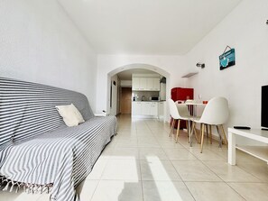 TV - Studio with Wifi for 2 in Roses (Roses)