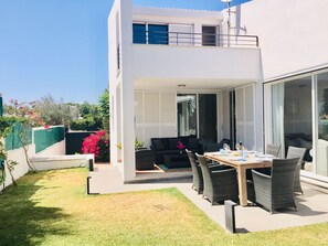 Outdoor dining - Strandvilla Beach and Ocean in Son Serra De Mari by Interhome (Son Serra de Marina)