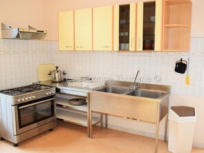 Refrigerador, microondas, horno y lavavajillas 