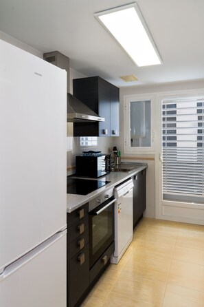 Fridge, microwave, oven, cookware/dishes/utensils - Mestral 2 by Interhome (Peñiscola)