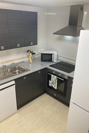 Fridge, microwave, oven, dishwasher - Mestral 1 by Interhome (Peñiscola)