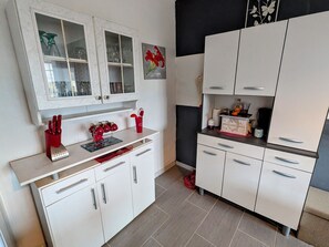 Réfrigérateur, micro-ondes, lave-vaisselle