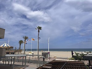 On the beach - T2 Apartment in Canet-en-Roussillon with air conditioning and wifi (Canet-en-Roussillon)