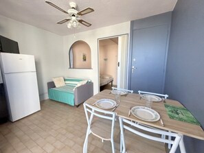 Room - Comfortable studio for 4 ppl, beach access, secure parking (Le Barcarès)