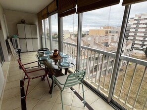 Dining - Bright T2 at the port, air conditioning, loggia with view, parking included (Canet-en-Roussillon)