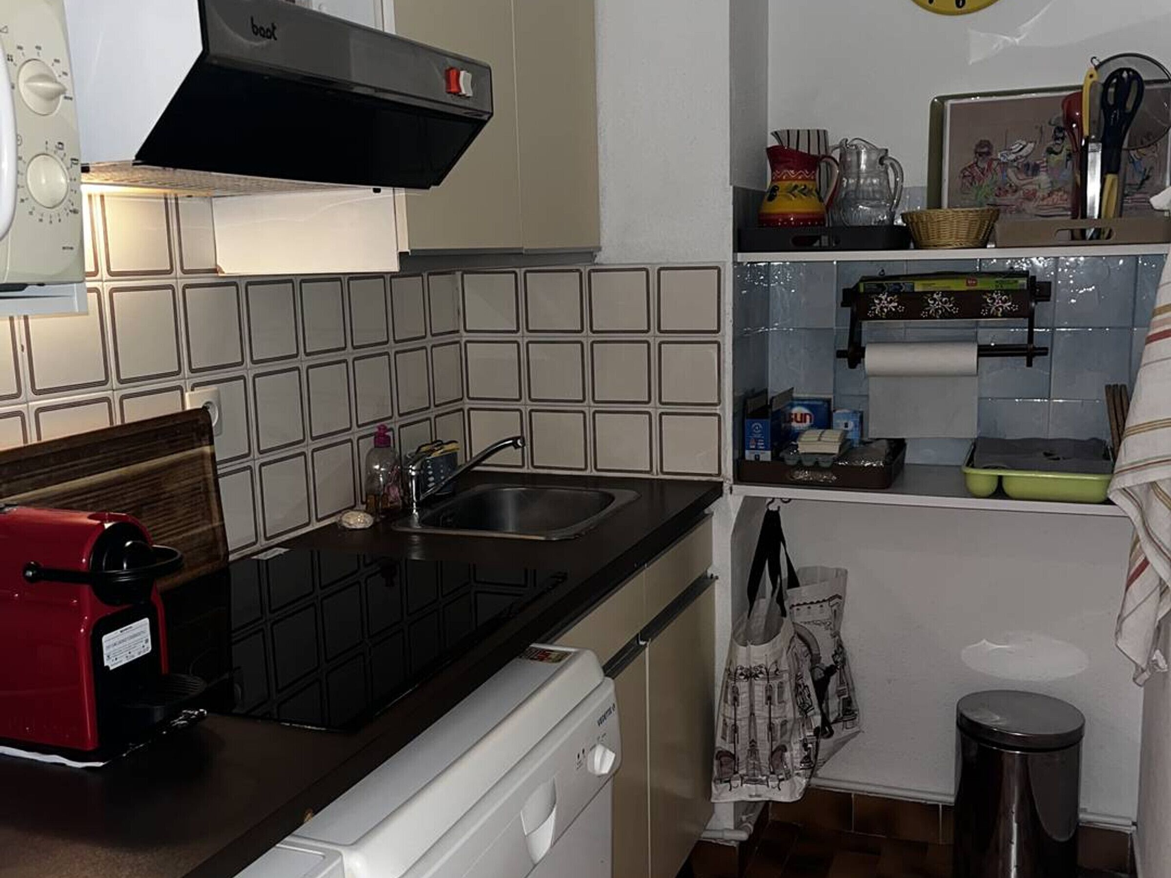 Microwave, stovetop, dishwasher, coffee/tea maker