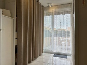 Interior - Apt 2-BR + Cabin, Sleeps 4, Pets Allowed, Near Beach (Fleury-Saint-Pierre-la-Mer)