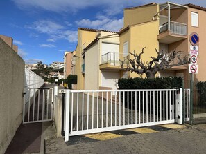 Exterior - Apt 2-BR + Cabin, Sleeps 4, Pets Allowed, Near Beach (Fleury-Saint-Pierre-la-Mer)