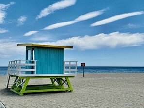 On the beach - Cozy beachfront apartment with parking (Le Barcarès)