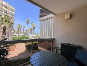 Outdoor dining - Lovely studio for 2, 20 m from the beach - Canet Plage (Canet-en-Roussillon)