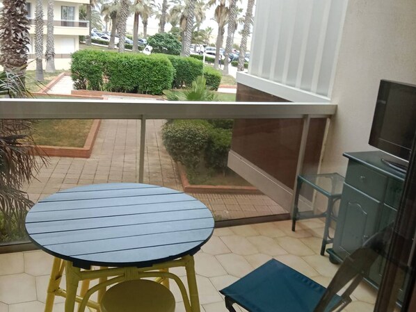 Outdoor dining - Lovely studio for 2, 20 m from the beach - Canet Plage (Canet-en-Roussillon)