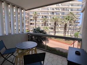 Outdoor dining - Lovely studio for 2, 20 m from the beach - Canet Plage (Canet-en-Roussillon)