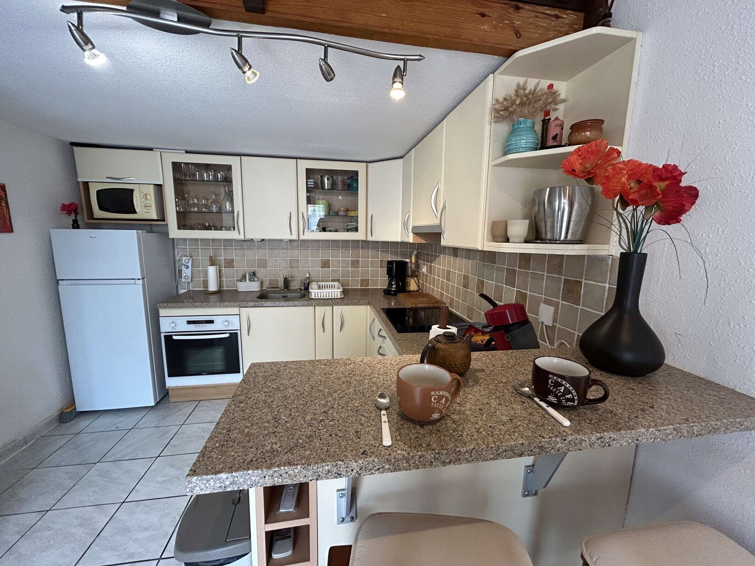 Refrigerador, microondas, horno, placa de cocina