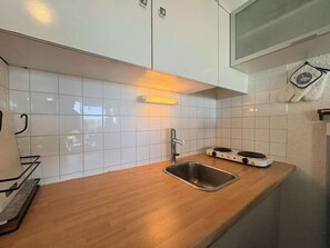 Microwave, stovetop, coffee/tea maker - Cozy studio for 3, beachfront walk, includes parking (Cap d'Agde)