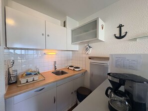 Microwave, stovetop, coffee/tea maker - Cozy studio for 3, beachfront walk, includes parking (Cap d'Agde)