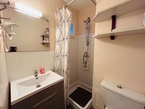 Hair dryer - Cozy studio for 3, beachfront walk, includes parking (Cap d'Agde)
