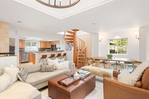 Dolomite 11 | 5-Bedroom Townhome | 3 Levels | Walk to Town & Mountain Access