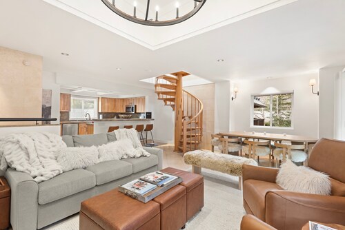 Dolomite 11 | 5-Bedroom Townhome | 3 Levels | Walk to Town & Mountain Access