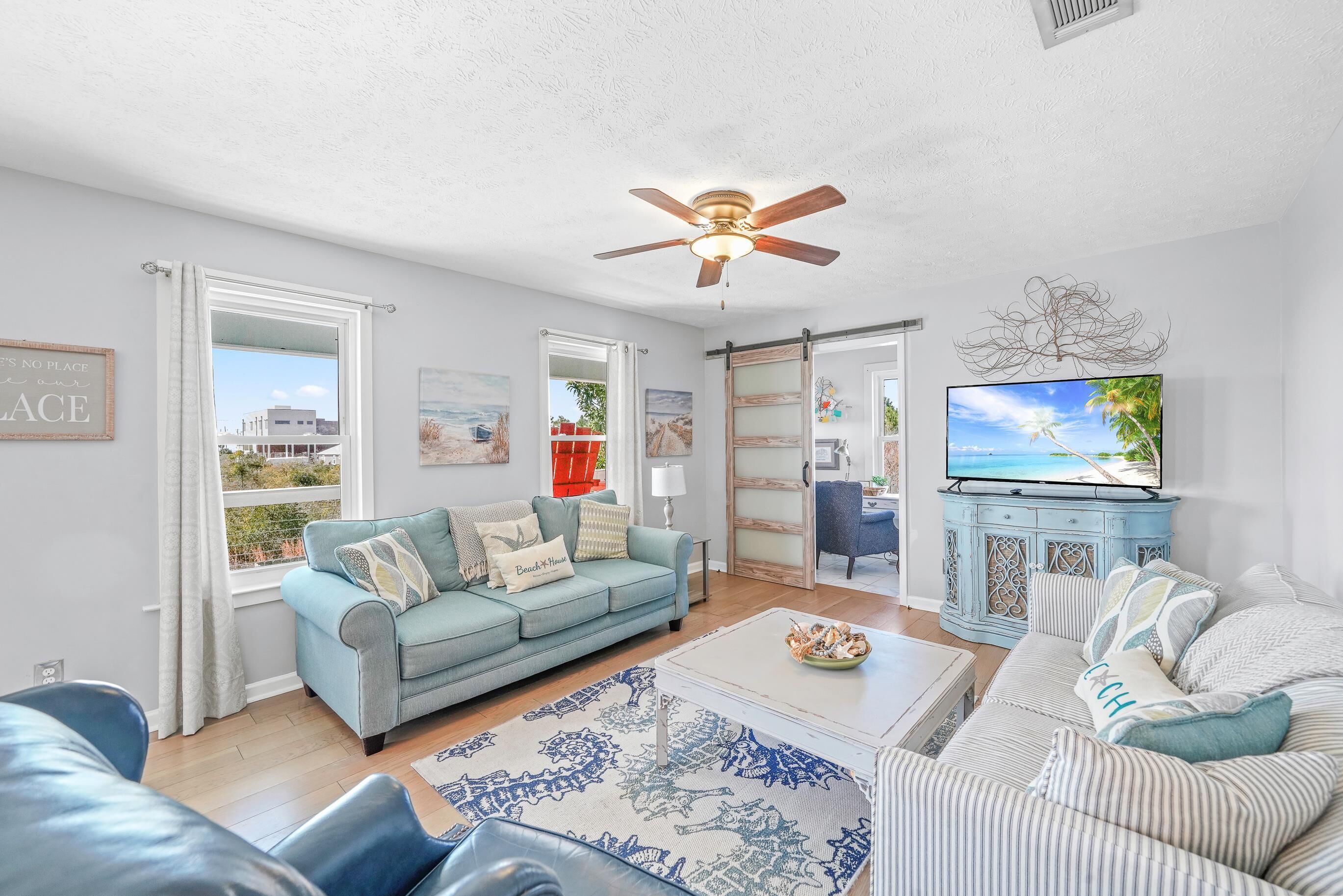 Smart-TV, Kamin, Arbeitsbereiche