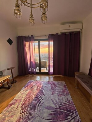 Interior - Luxury 3BR Panoramic Nile View | Next to Pharaonic Village (Giza Governorate)