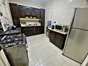 Microwave, oven, stovetop - Luxury 3BR Panoramic Nile View | Next to Pharaonic Village (Giza Governorate)