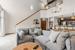TV - Frisco Mountain Condo | Near Ski Resorts (Frisco)