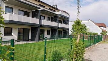 Kamer, balkon, uitzicht op tuin | Exterieur